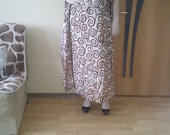 Suknelė (ilga, idomiomis rankovėmis)