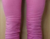 rožinės spalvos džinsai