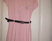 Rožinė suknele su dirželiu