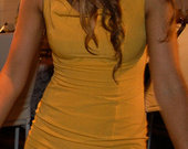 Geltonos spalvos suknelė su kaspinėliais