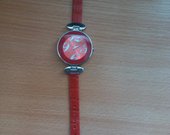 Naujas raudonas laikrodis