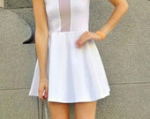 balta graži suknelė
