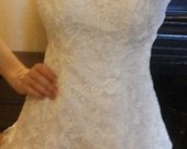 Balta vestuvinė nėrinių ir tiulio suknelė S