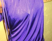 violetinė suknelė
