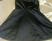 juoda puošni suknelė