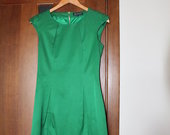 Žalia berankovė suknelė