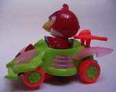 Angry Birds linksmame automobiliukyje