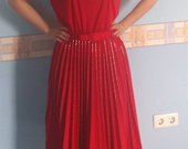 Raudona suknelė su auksu