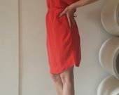 Raudona suknyte