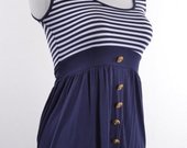 Jūreiviško stiliaus trikotažinė suknelė