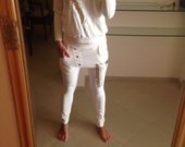 Baltas kostiumas