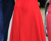 Tobula raudona suknelė.