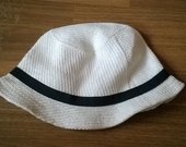 Balta skrybėlaitė vasarai