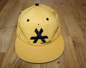 Geltona snapback kepurė