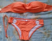Oranžinis maudymosi kostiumėlis