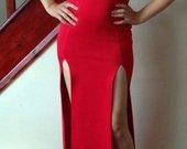 raudona išskirtinė suknelė