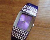 Violetinės spalvos laikrodukas