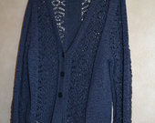 Užsegamas mėlynas megztinis