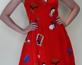 Raudona lengva suknelė
