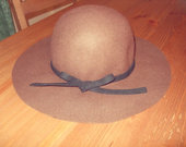 H&M ruda skrybėlė