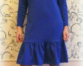 Ryškiai mėlynos spalvos suknelė