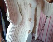 baltas šiltas megztinis