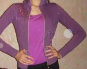 Violetinis džemperis su blizgančiais žvyneliais