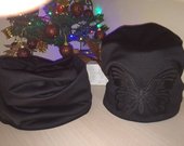 Rankų darbo kepurė su juodu odiniu drugiu