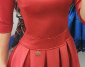 Nuostabi nauja raudona pūsta suknelė
