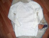 Ryškus baltas megztinis