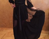 Stilinga grazi juoda suknele
