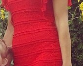 Raudona gipiurine suknele