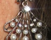 Puošni ilgi auskarai su perlais