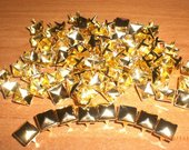 Auksinės keturkampės kniedės