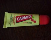 Vyšnių skonio carmex lūpų balzamas