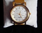 Moteriškas aukso spalvos laikrodis
