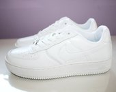 37 ir 38 vietoje  NIKE AIR FORCE TRUMPI BALTI