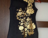 juoda mini suknelė su auksnėmis gėlėmis
