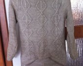Smėlio spalvos megztinis