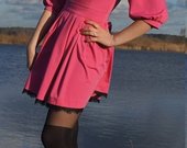 Ryški rožinė suknelė