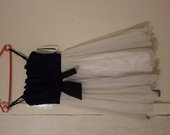 puosni juodai balta suknele