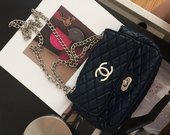 Chanel melynas / navy dygniuotas rankinukas
