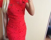 Raudona efektinga suknele