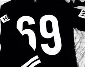 69 maikutės juodos