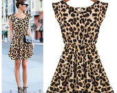 Leopardinė trumpa suknelė