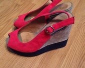 Raudoni miomio batai 