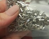 naujos kniedės nagams sidabro spalvos