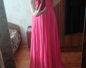 ilga rožinė suknelė