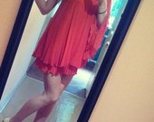 Raudona lengva suknelė