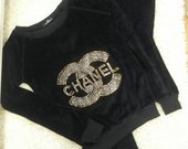 Vietoje! Naujas Chanel laisvalaikio kostiumas